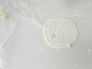 10、棒棒狗,然后做出小圆片，当眼睛用。