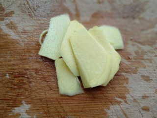 7、海带鸭子汤,生姜切片