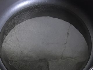 6、酱盖面,热锅冷油