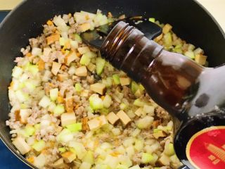 11、酱盖面,放料酒，这步不能省略