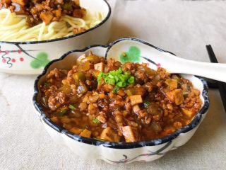 15、酱盖面,炒好的酱料