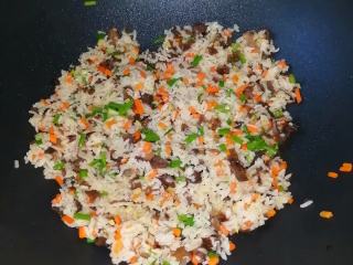 10、家常炒饭,炒匀便可