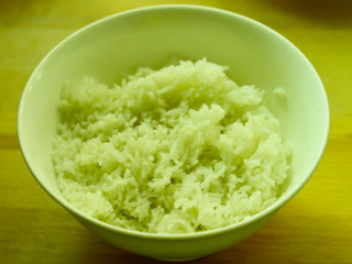 17、肥牛饭,碗中盛好米饭