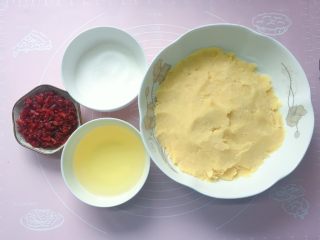 6、蔓越梅绿豆糕,所有食材都准备好了，接下来可以炒绿豆泥了。