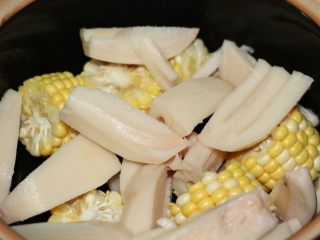 7、莲藕绿豆龙骨汤,下莲藕