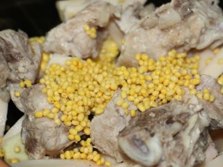 10、莲藕绿豆龙骨汤,下绿豆