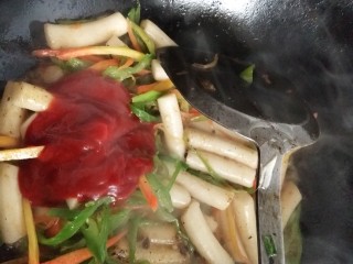 10、炒年糕,可以放适量不一定放全