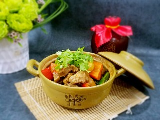 15、滋味羊肉煲,若将其作为菜肴享用，可将汤汁收少。