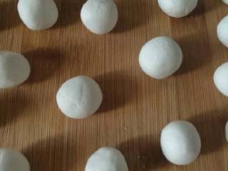 9、醪糟小汤圆,捏圆