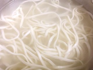 12、打卤面,水开煮面条，煮面条的水一定要多些