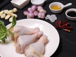 1、台式三杯鸡,全部的材料图