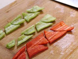 11、台式三杯鸡,三角形的辣椒切法