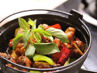 20、台式三杯鸡,放入九层塔