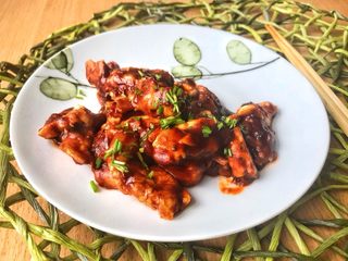 18、糖醋菜+糖醋鸡胸肉,撒上葱花，即可出锅！