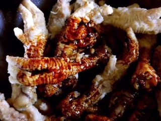 17、广式早茶豉汁蒸凤爪,拌匀