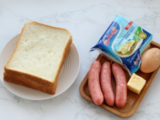 1、花样土司+爆浆芝士土司卷,准备好所需食材