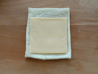 5、花样土司+爆浆芝士土司卷,放上一片芝士