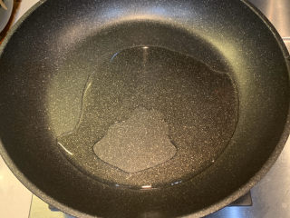 8、春笋炒腊肉,冷锅热油