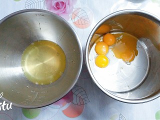 2、水果抹茶戚风蛋糕,蛋黄，蛋清分离！