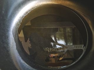 8、简单快手的 酸甜糖醋鱼柳,锅内倒入一锅底油