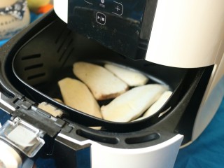 8、黄油杏鲍菇,合上炸锅