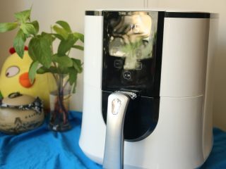 9、黄油杏鲍菇,炸锅设置200度，烤10到15分钟。根据厚度调整。