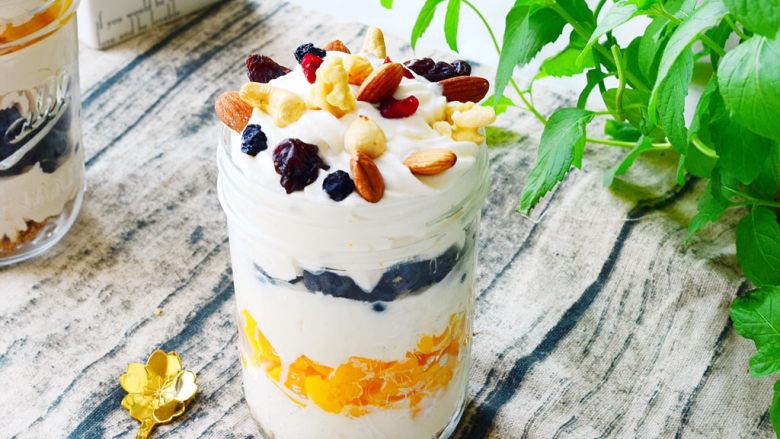 坚果草莓酸奶慕斯午后甜品少女心