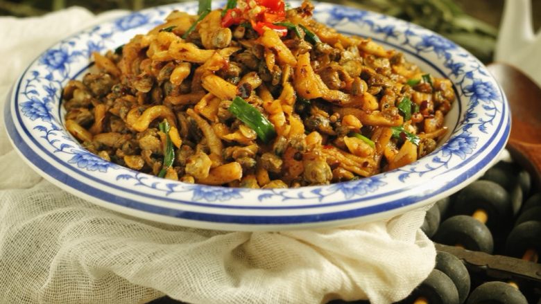 萝卜干炒蚬肉麻辣风味