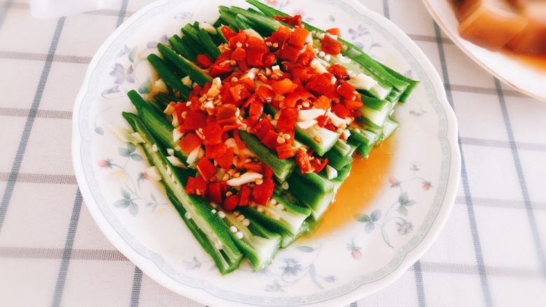 蒜香剁椒黄秋葵下饭菜