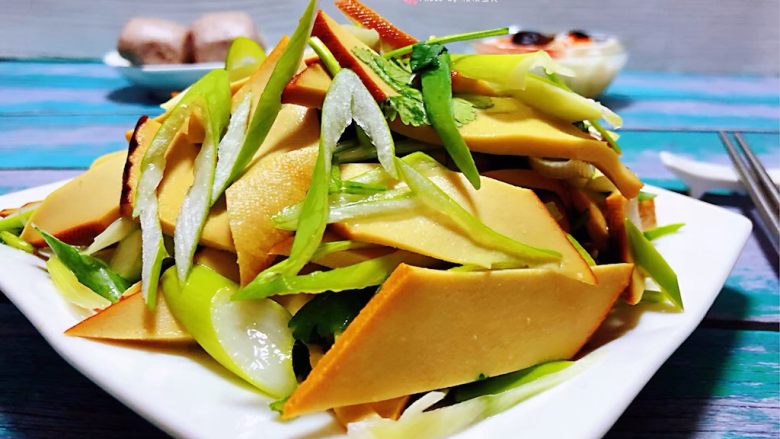 冬至美食葱拌素鸡