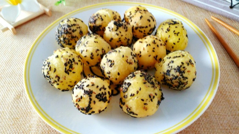 圆土豆黑芝麻土豆球