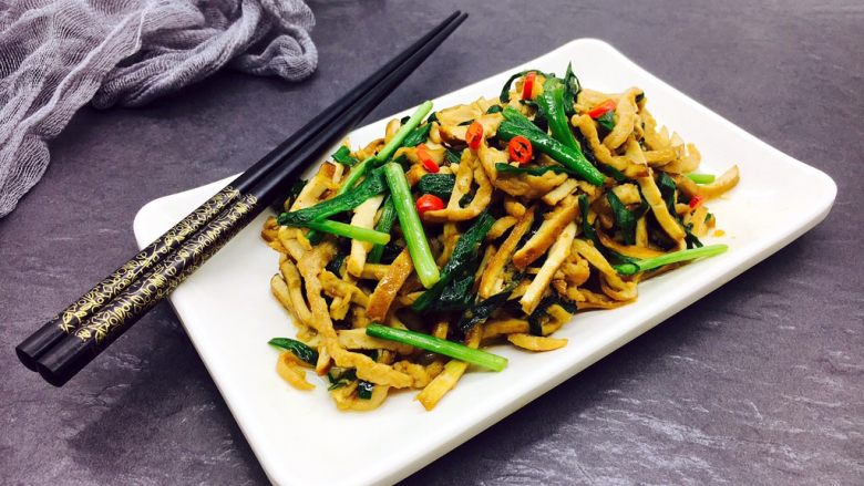 绿色美食韭菜肉丝香干小炒