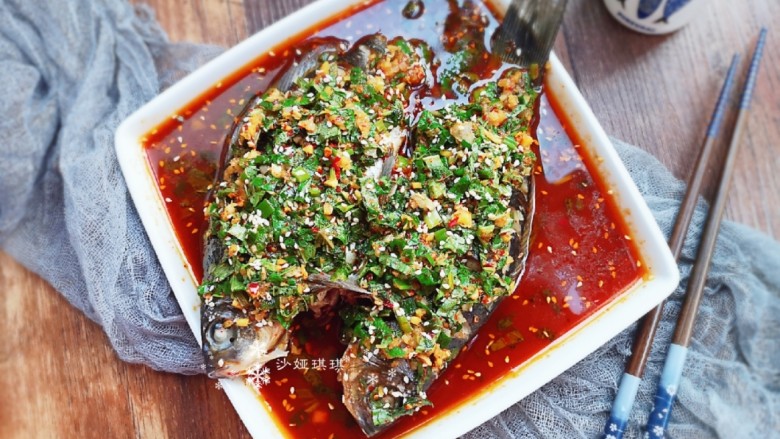 凉拌鲫鱼