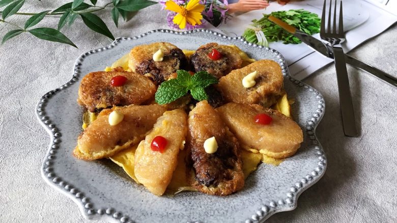 粽子新吃法抱蛋煎粽子