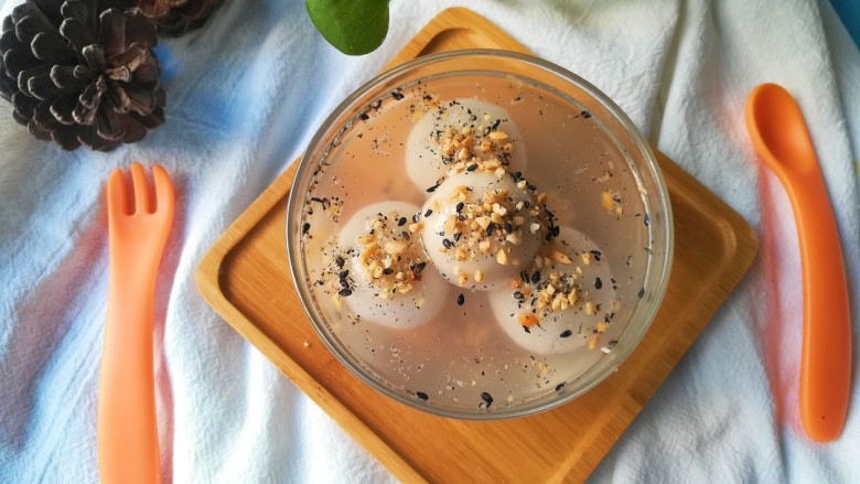 冬至花生芝麻汤圆