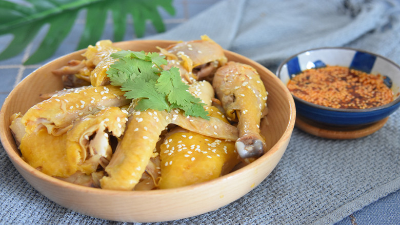 电饭煲盐焗鸡—一滴水都不加做出来的鸡却嫩滑多汁