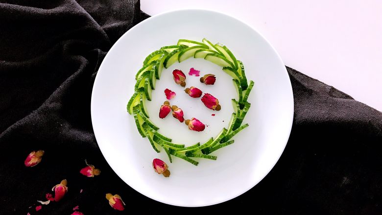 喜欢吃黄瓜的人注意了这种做法让您吃得与众不同