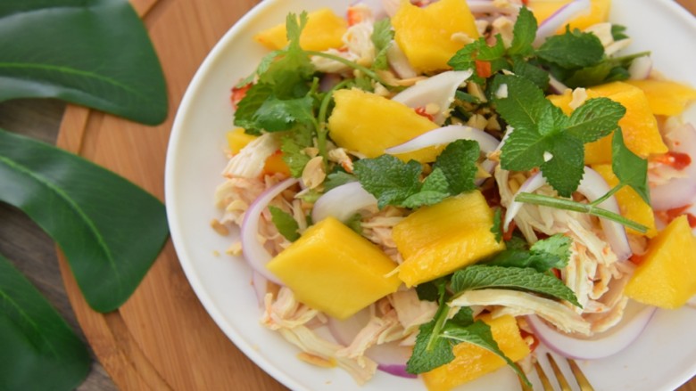 水果入菜风味绝妙——酸辣芒果鸡丝