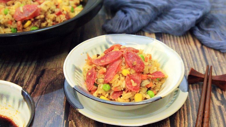 腊肠砂锅煲仔饭