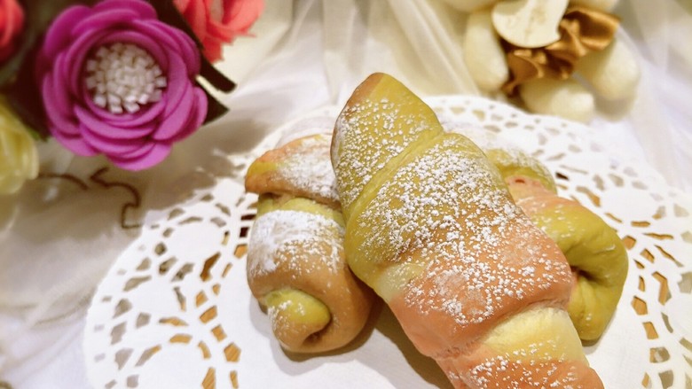 家有烤箱+彩色面包卷