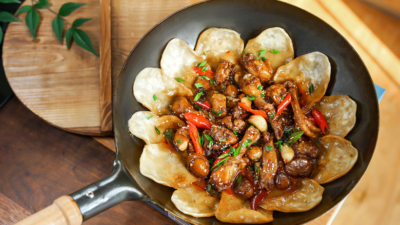 地锅鸡曼食慢语