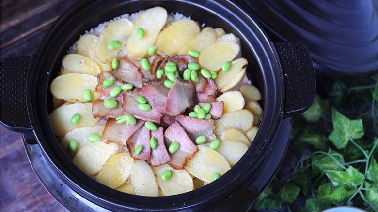 懒人餐一锅出——腊肉排骨饭