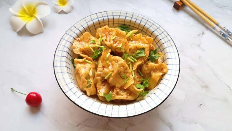 冬至美食红油干拌饺子