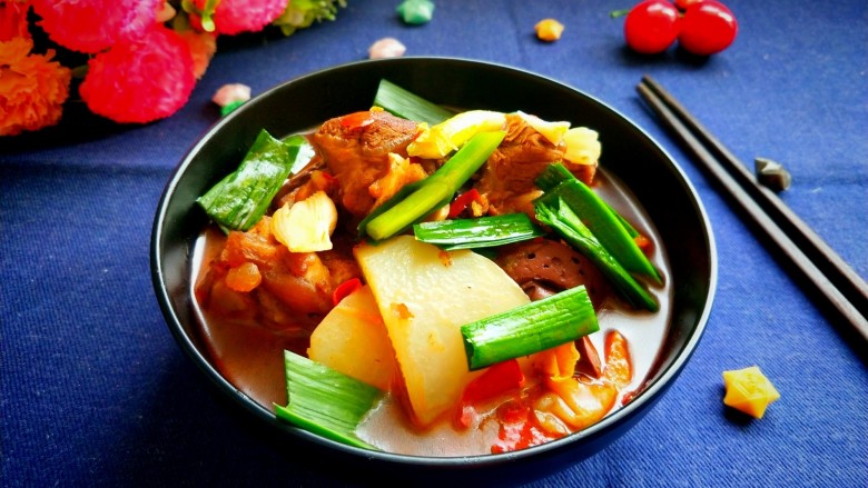 年菜红红火火过大年白萝卜猪血炖羊肉