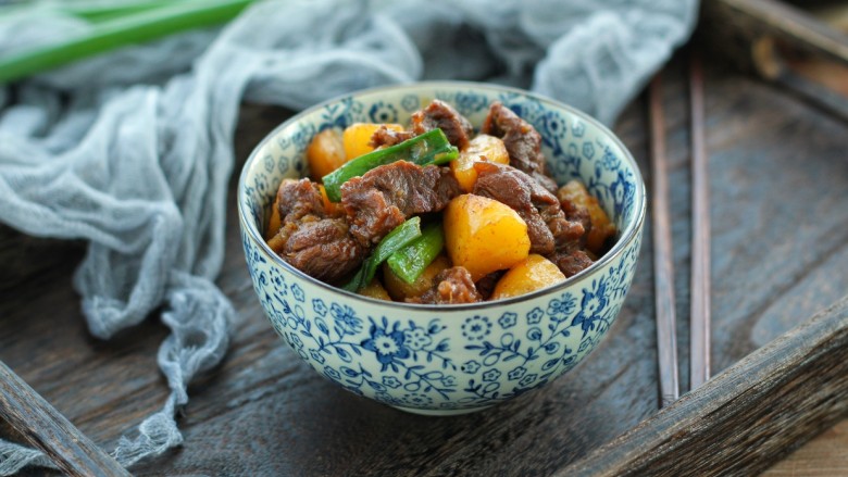 无肉不欢牛肉烧土豆