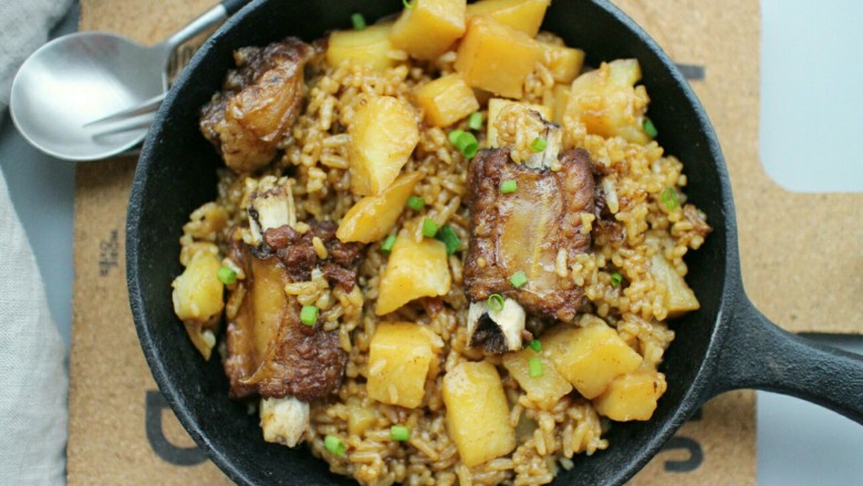 排骨土豆焖饭