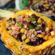 香菇酱五彩菠萝饭