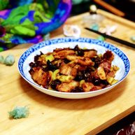 嫩绿纷红不自愁尖椒木耳回锅肉