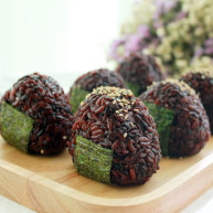 紫米芝士肉松饭团