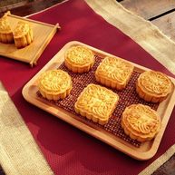 广式蛋黄莲蓉月饼